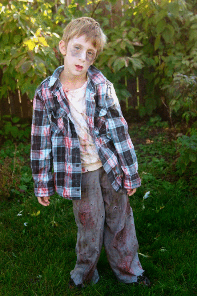 Disfraz de zombi para niños. Foto: Smashed Peas and Carrots