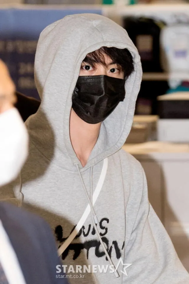 Jin en aeropuerto ICN. Foto: Starnews