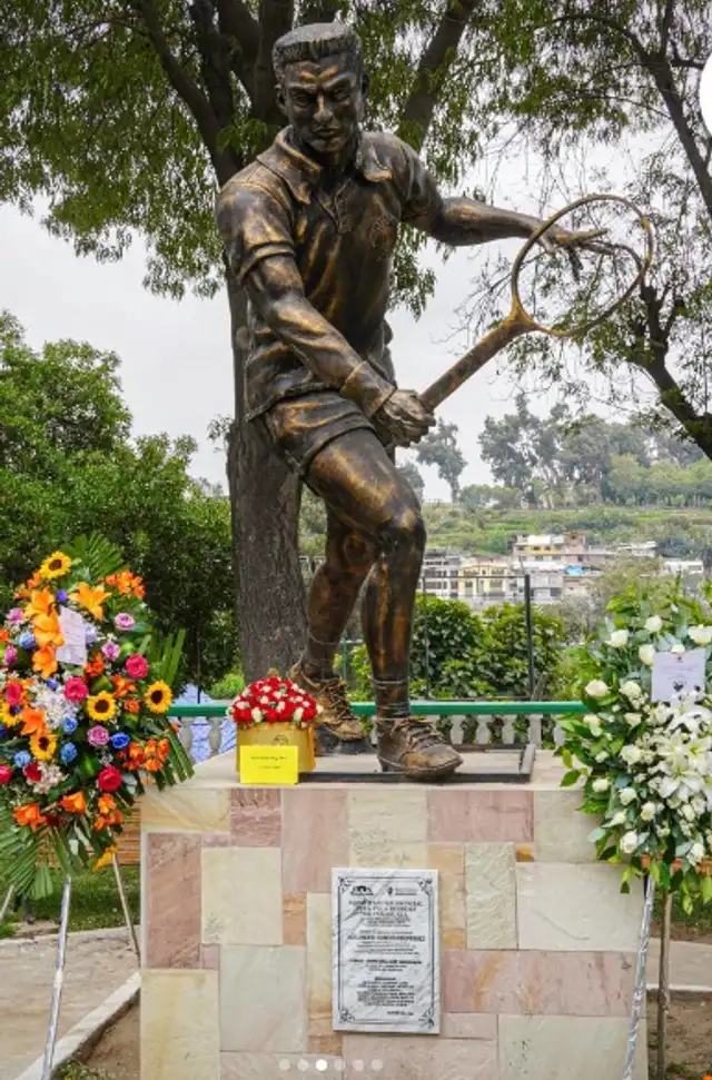Estatua de Alejandro Olmedo en Arequipa. Foto: Difusión. Estatua de Alejandro Olmedo en Arequipa. Foto: Difusión.