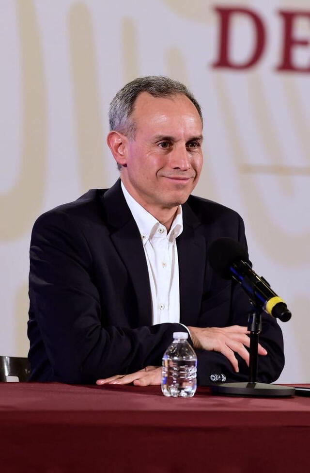 Hugo López-Gatell en la conferencia del 17 de abril. Foto: Ssa