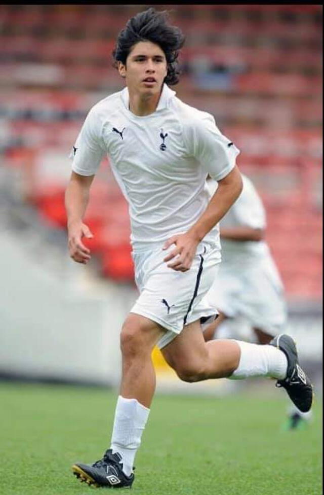Horacio Benincasa con la camiseta del Tottenham. Foto: Instagram Horacio Benincasa con la camiseta del Tottenham. Foto: Instagram