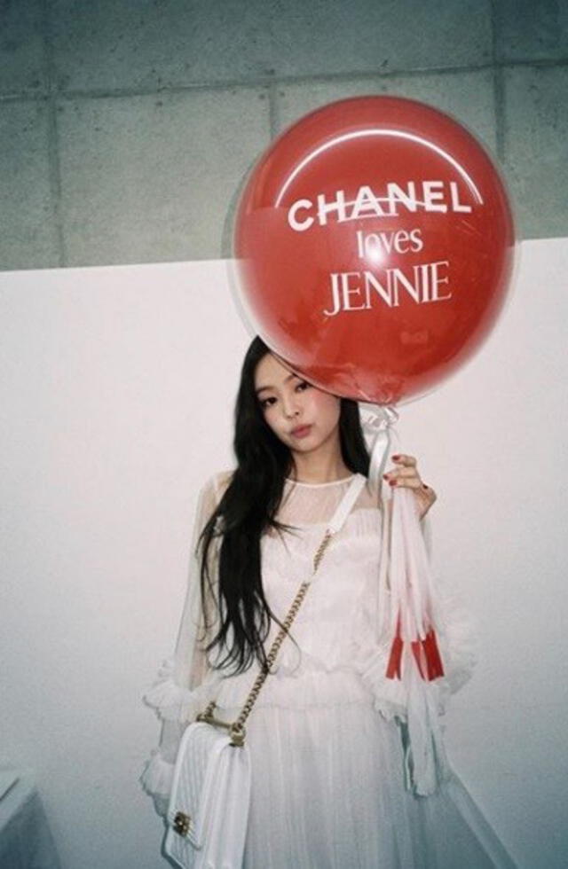 Según un portavoz de Chanel Korea, Jennie Kim de BLACKPINK representa el público joven y elegante que la marca persigue.