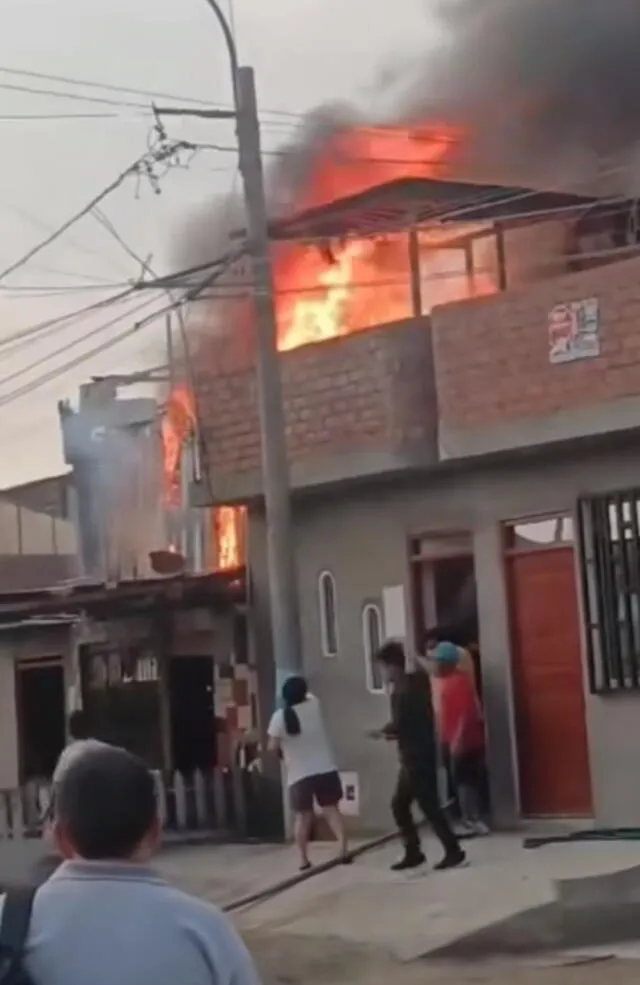 Incendio afecta inmuebles de Ventanilla