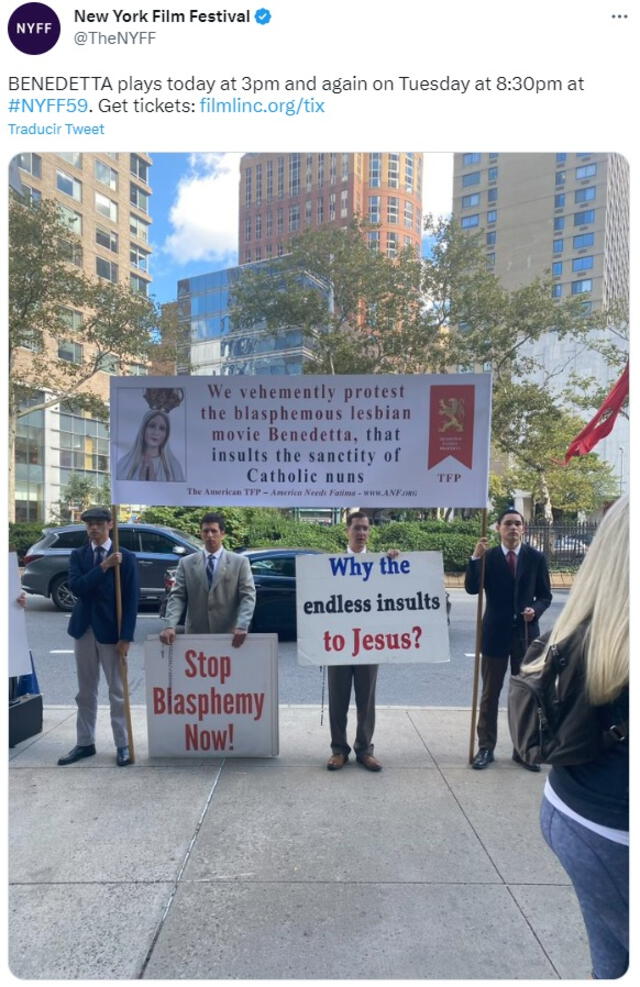  Protestantes se hicieron presente en el estreno de "Benedetta" en el Festival de Cine de Nueva York. Foto: captura de Twitter   