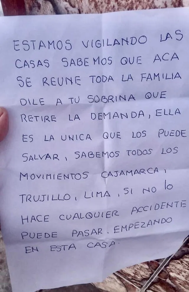 Mensajes extorsivos que recibió la víctima. Foto: Sofía Pajares Mensajes extorsivos que recibió la víctima. Foto: Sofía Pajares