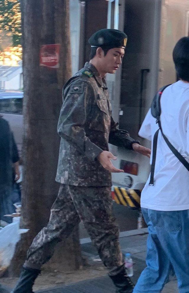 Kang Tae Oh con uniforme militar. Foto: kramatreats
