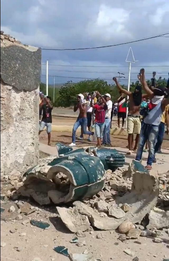 Así quedó la estatua de Hugo Chávez. Foto: X/Monitoreamos 