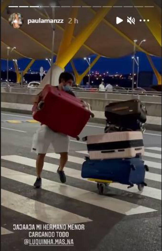 El hermano de Manzanal ayudándola con su equipaje. Foto: Paula Manzanal/ Instagram.