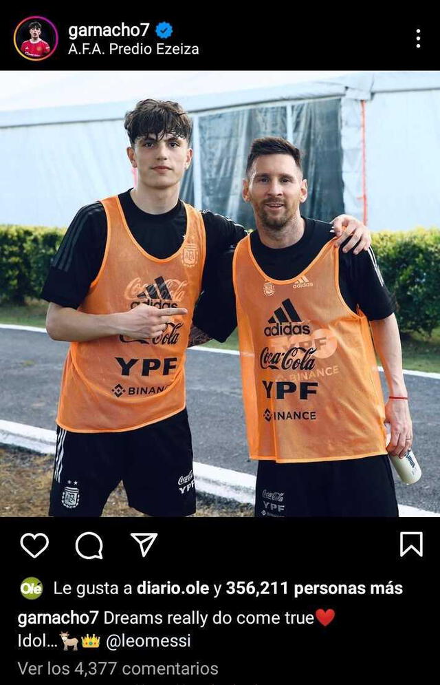 Alejandro Garnacho cuando fue convocado por Argentina y entrenó al lado de Lionel Messi. Foto: captura Instagram