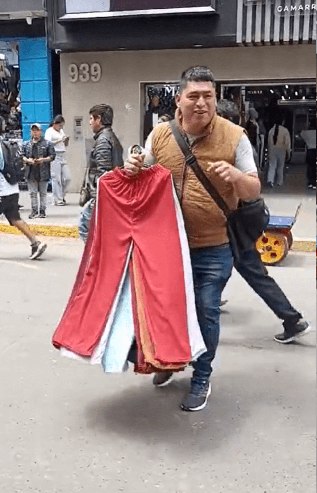  Johan Maza trabaja hoy como vendedor ambulante en el emporio comercial de Gamarra y como creador de contenido en TikTok. Foto: Johan Maza.<br><br>    