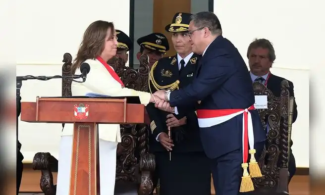 El pacto de Dina Boluarte y el Congreso se debilita tras la censura a Juan José Santiváñez El pacto de Dina Boluarte y el Congreso se debilita tras la censura a Juan José Santiváñez