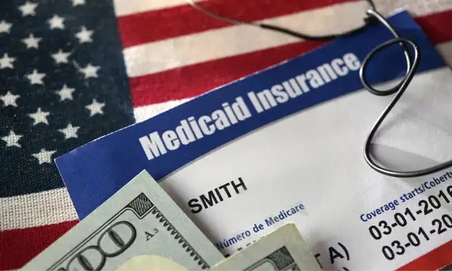 Juez de California autoriza que el ICE acceda a cierta información de los inmigrantes inscritos en Medicaid
