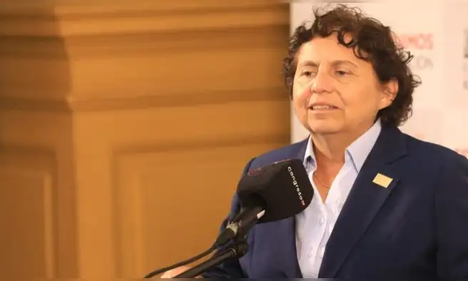 Susel Paredes a Carlos Bruce: "Lleva a dos exministros de Boluarte, ya no es "techito" es "dinito"