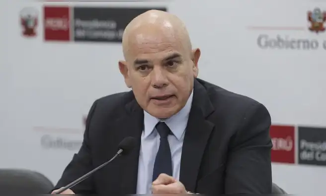 Ernesto Álvarez pide al Senado no someterse a diputados durante debate del pedido de facultades