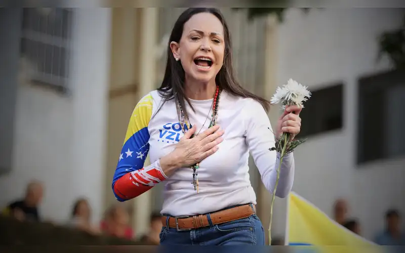 María Corina Machado reaparece en Fox News tras la captura de Nicolás Maduro y acusa a Delcy Rodríguez.