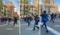 Peruanos bailan marinera en las calles de Barcelona y dejan atónitos a los españoles