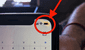 ¿Por qué mi celular tiene manchas amarillas en la pantalla y cómo arreglarlo?