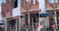 Construyen el segundo piso de su casa con poste en el medio: “Perú, donde todo es posible”