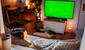 ¿Dejar el televisor enchufado consume energía?