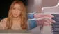 Shakira estrena videoclip de Acróstico con sus hijos cantando y tocando el piano