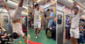 Artista callejero deslumbra al interpretar canción de "Frozen" en metro: "¡Qué talento!"