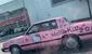 Joven mexicano maneja auto con diseño de Hello Kitty y redes estallan: "Fino"