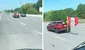 Captan auto en carretera de EE. UU. con bandera peruana: “Lleva al Perú en el corazón”