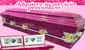 Funeraria se une al boom de Barbie y vende ataúdes de color rosa