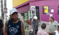 Pasajeros muestran cómo chofer de bus es extorsionado y encaran al delincuente: "Estamos hartos"