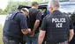 Malas noticias para inmigrantes en EEUU: gobernador de este estado exige a la policía colaborar con ICE para transportar indocumentados