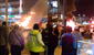 Auto en llamas alarma transeúntes en Surquillo: incidente ocurrió a metros de estación Angamos del Metropolitano