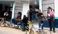 Trabajador de seguridad sorprende con peculiar tamaño de escarapela por Fiestas Patrias: “Lleva a todo el Perú en el pecho”