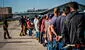 ICE y DHS arrestan a 12 inmigrantes de América Latina en un mercado de mariscos: esta ley en Texas respalda operativos