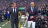 Zinedine Zidane y el tremendo blooper que cometió al cargar el trofeo de la Champions League