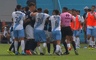 Jugadores de Sporting Cristal y Universidad Católica casi se van a los golpes tras violenta falta contra Jostin Alarcón