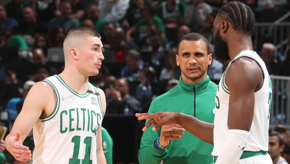 ¿Quién es Joe Mazzulla, el nuevo entrenador de los Boston Celtics tras la suspensión de Ime Udoka?